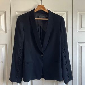 One button Tahari blazer w/ button sleeve detail size 6